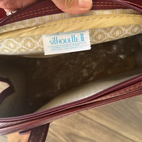 Vintage Samsonite Red Leather Travel Bag, 15" x 15.5" x 8" - Picture 6 of 14